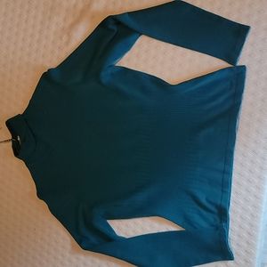 Woman's Fitted synched sweater